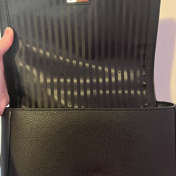 Victoria’s Secret The Victoria Medium Shoulder Bag-NWOT! - Picture 3 of 5